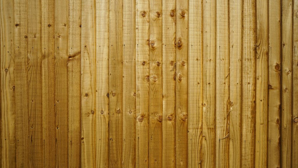 Comment bien construire une palissade bois verticale ?
