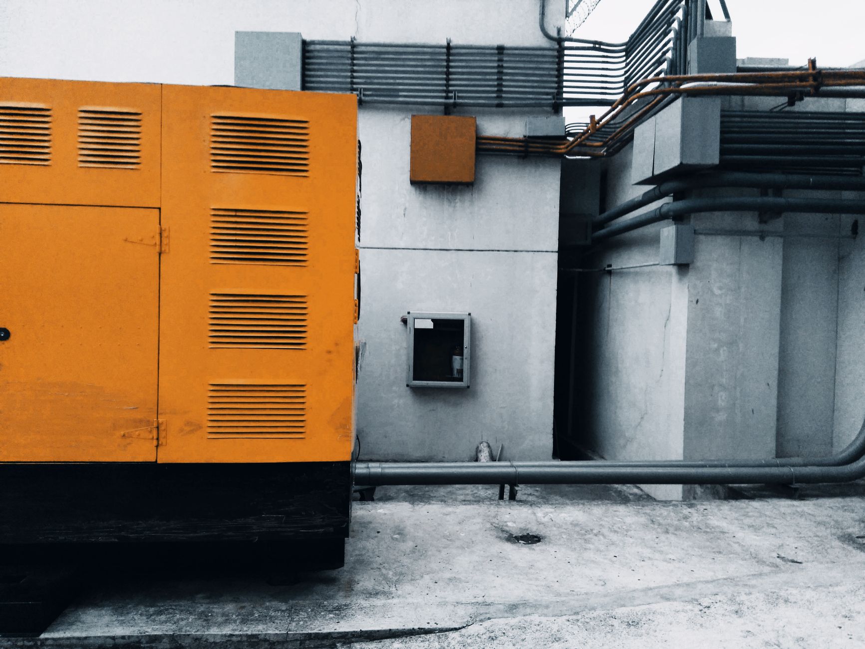 Cablage electrique fixe sur une facade