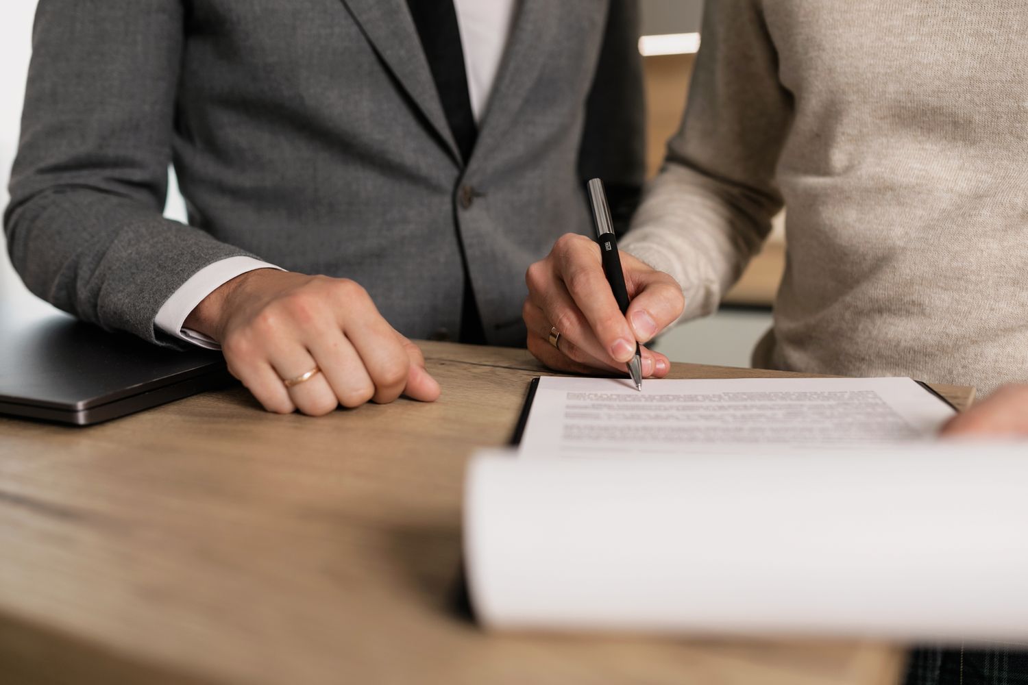 Documents et clés lors d'une vente immobilière