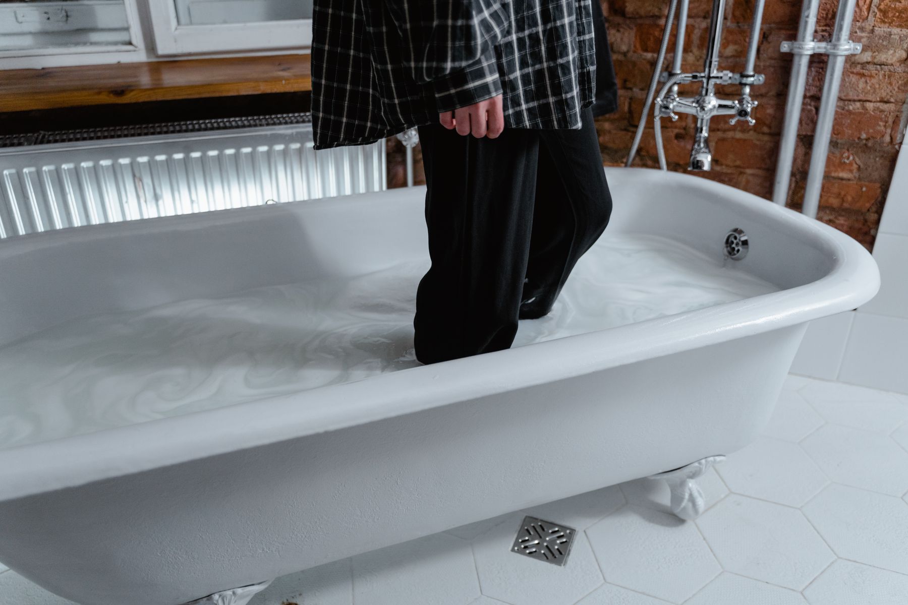 Eau stagnante dans une baignoire