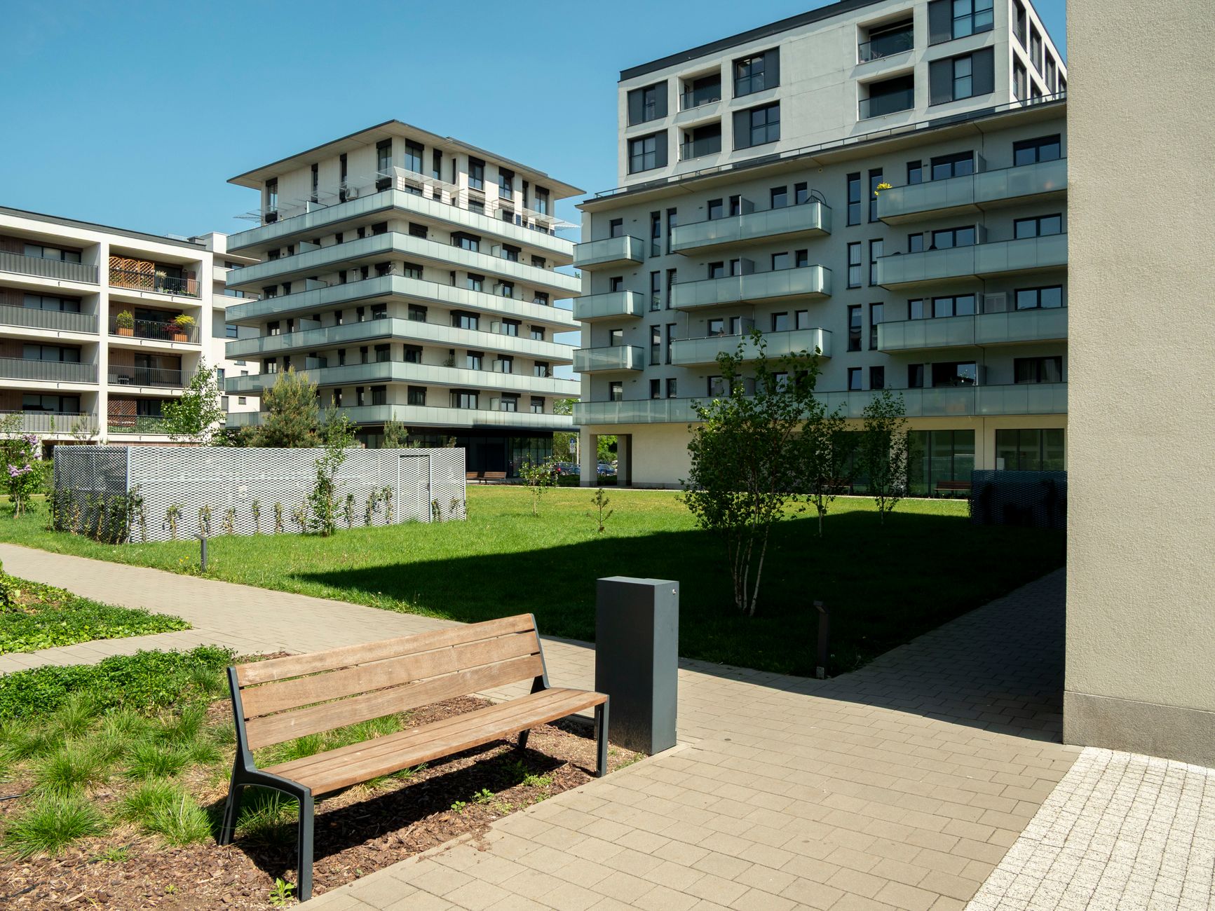 Immeubles résidentiels entourés d’espaces verts