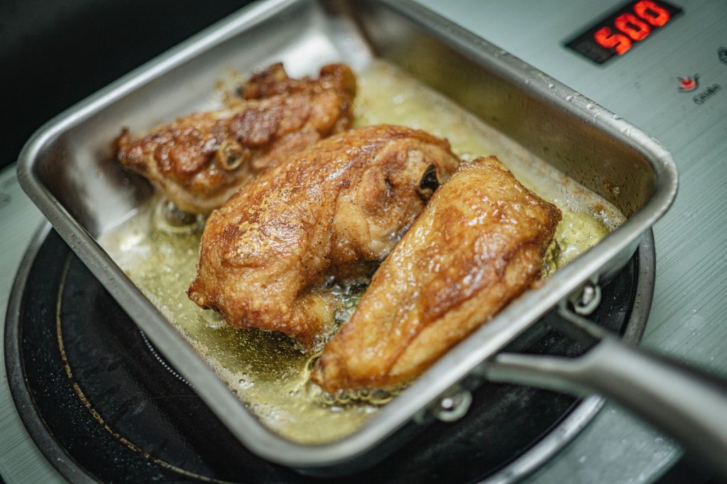 Poêle en acier ou en inox : faites le bon choix