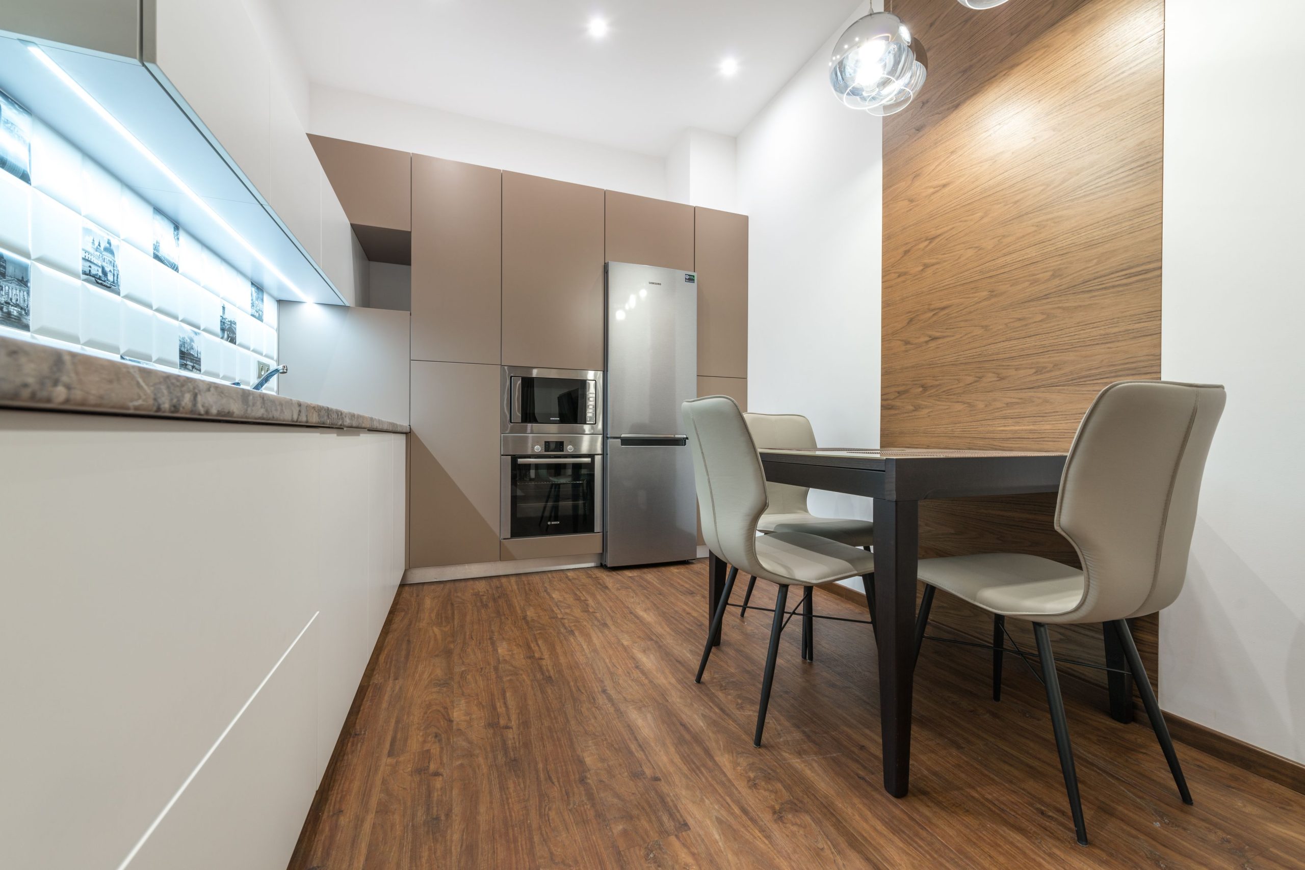 Cuisine ouverte dans un appartement T3 rénové