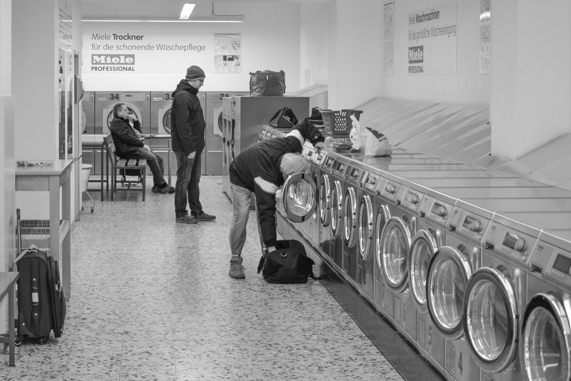 Salle des machines dans une laverie automatique