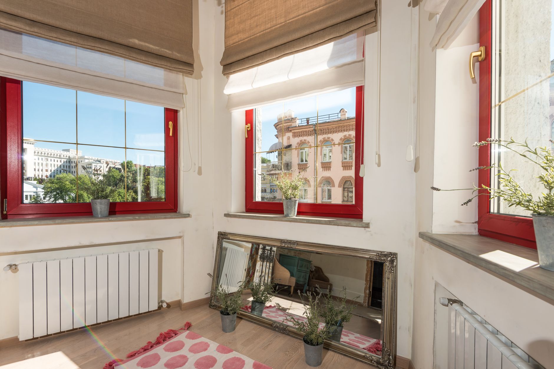 Appartement lumineux avec grandes fenêtres
