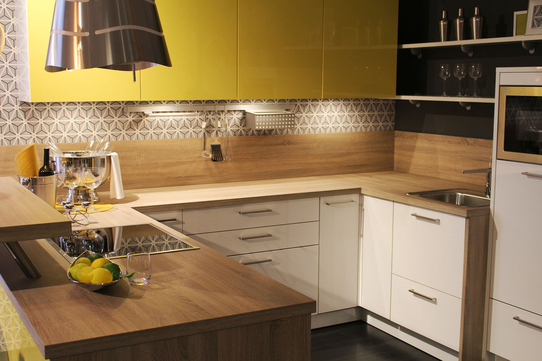 Cuisine avec plan de travail en bois terminé
